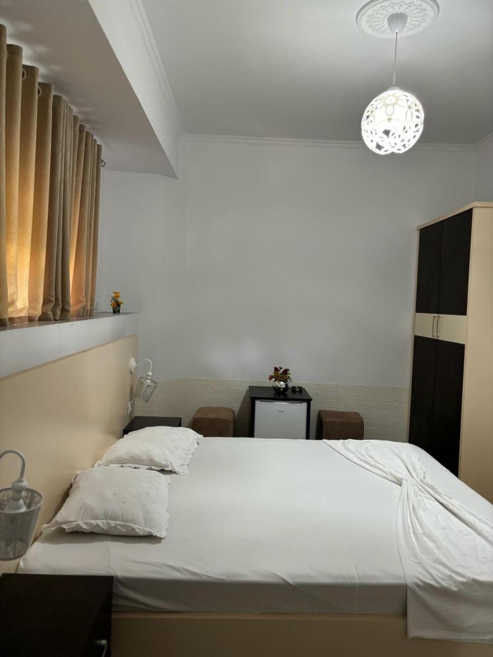 Guest House Adi Hoxha Berat Buitenkant foto
