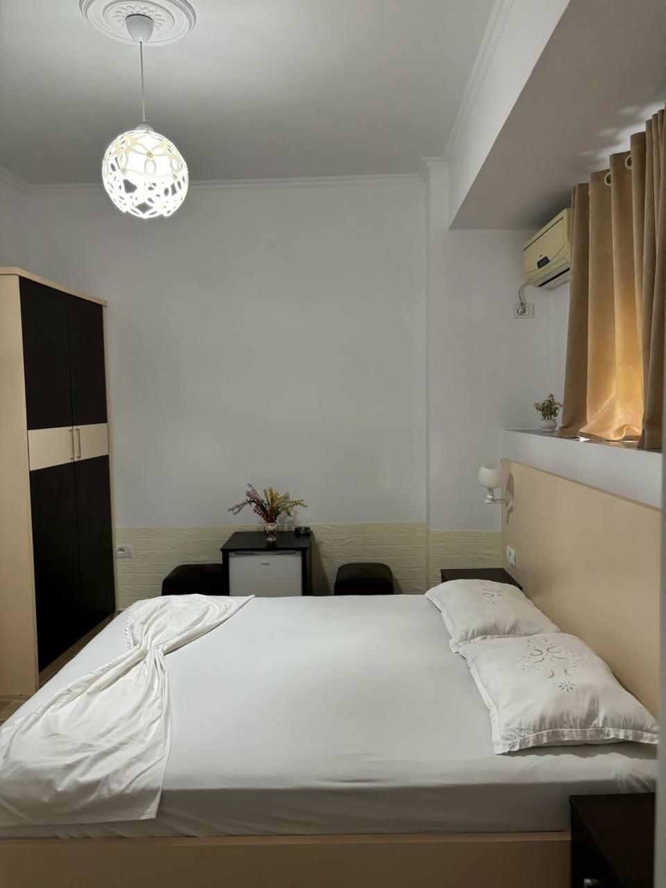 Guest House Adi Hoxha Berat Buitenkant foto