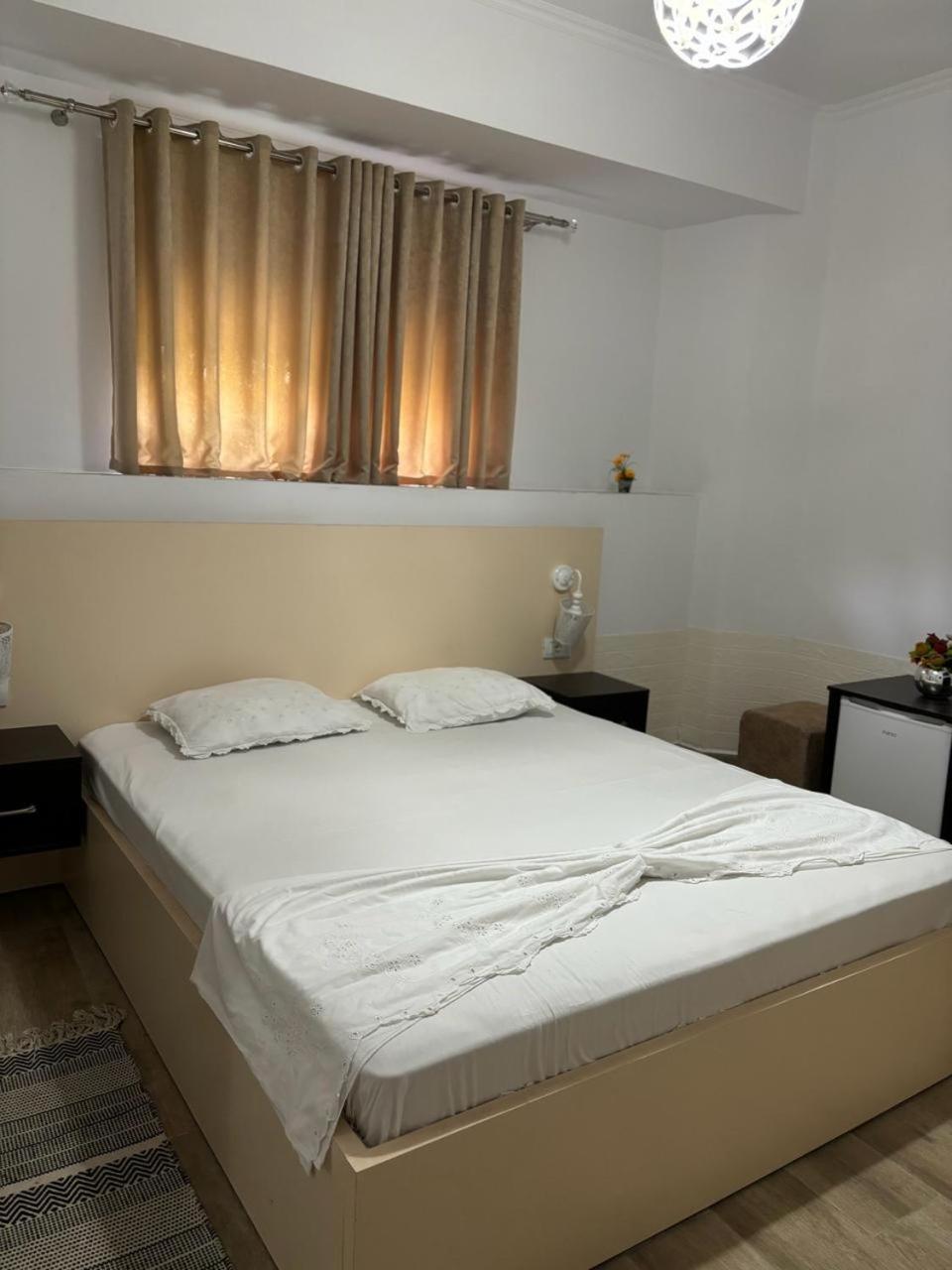 Guest House Adi Hoxha Berat Buitenkant foto