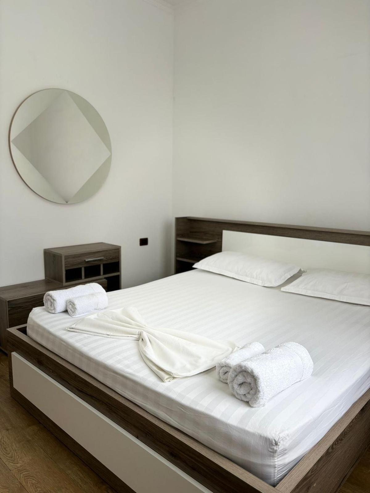 Guest House Adi Hoxha Berat Buitenkant foto