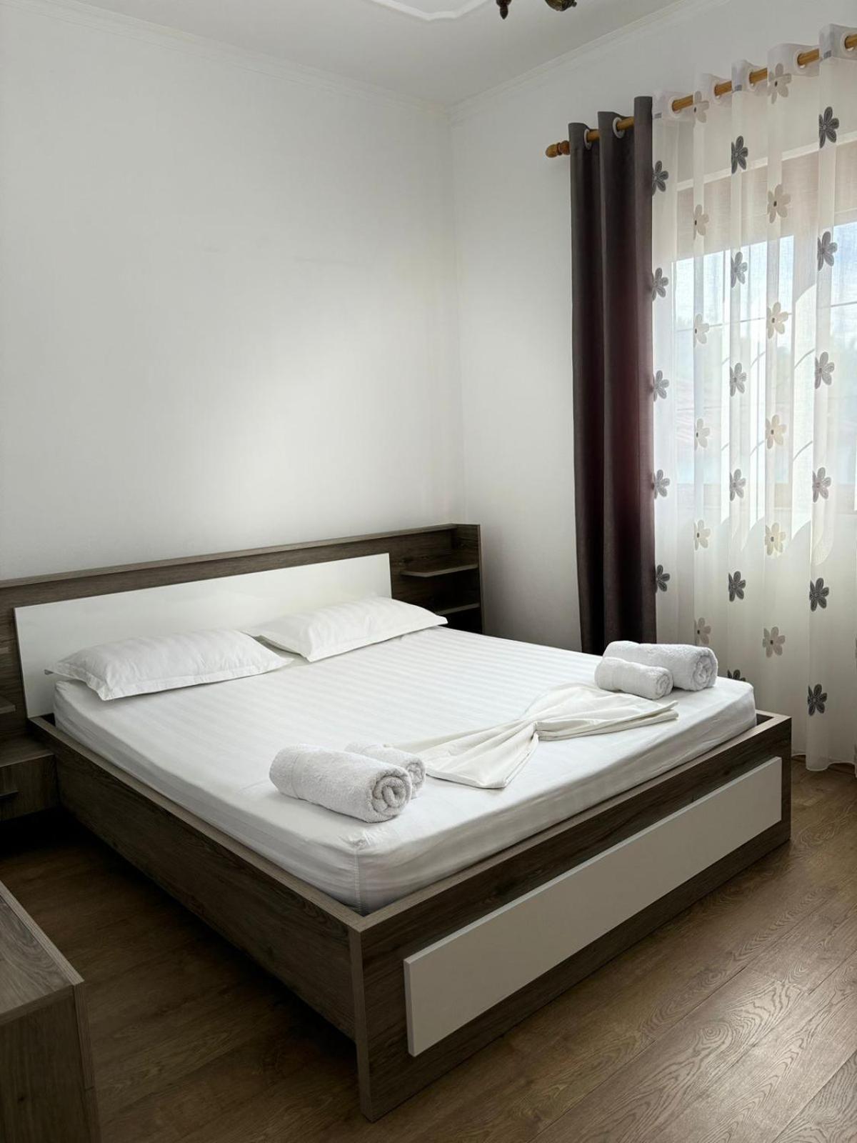 Guest House Adi Hoxha Berat Buitenkant foto