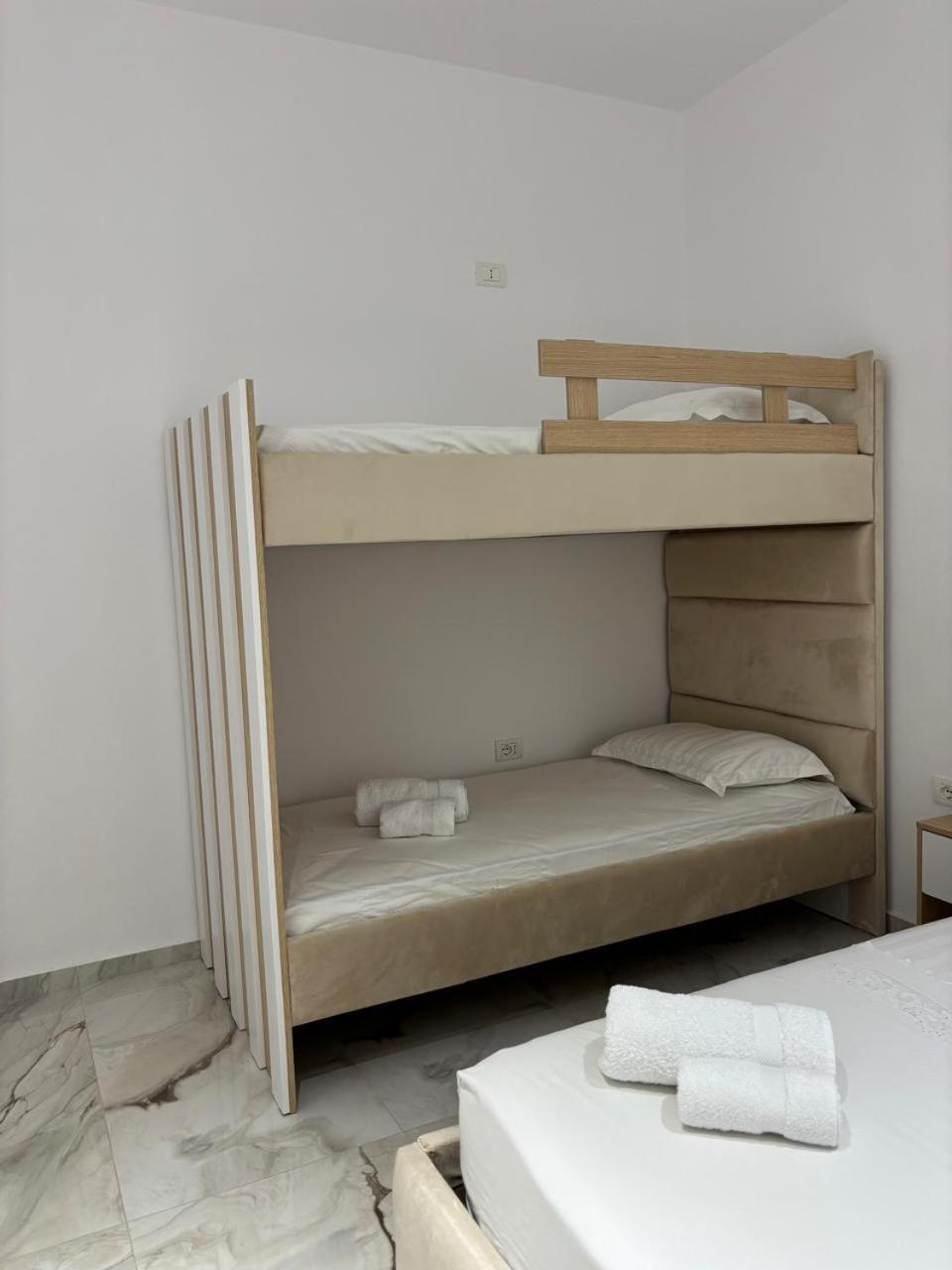 Guest House Adi Hoxha Berat Buitenkant foto