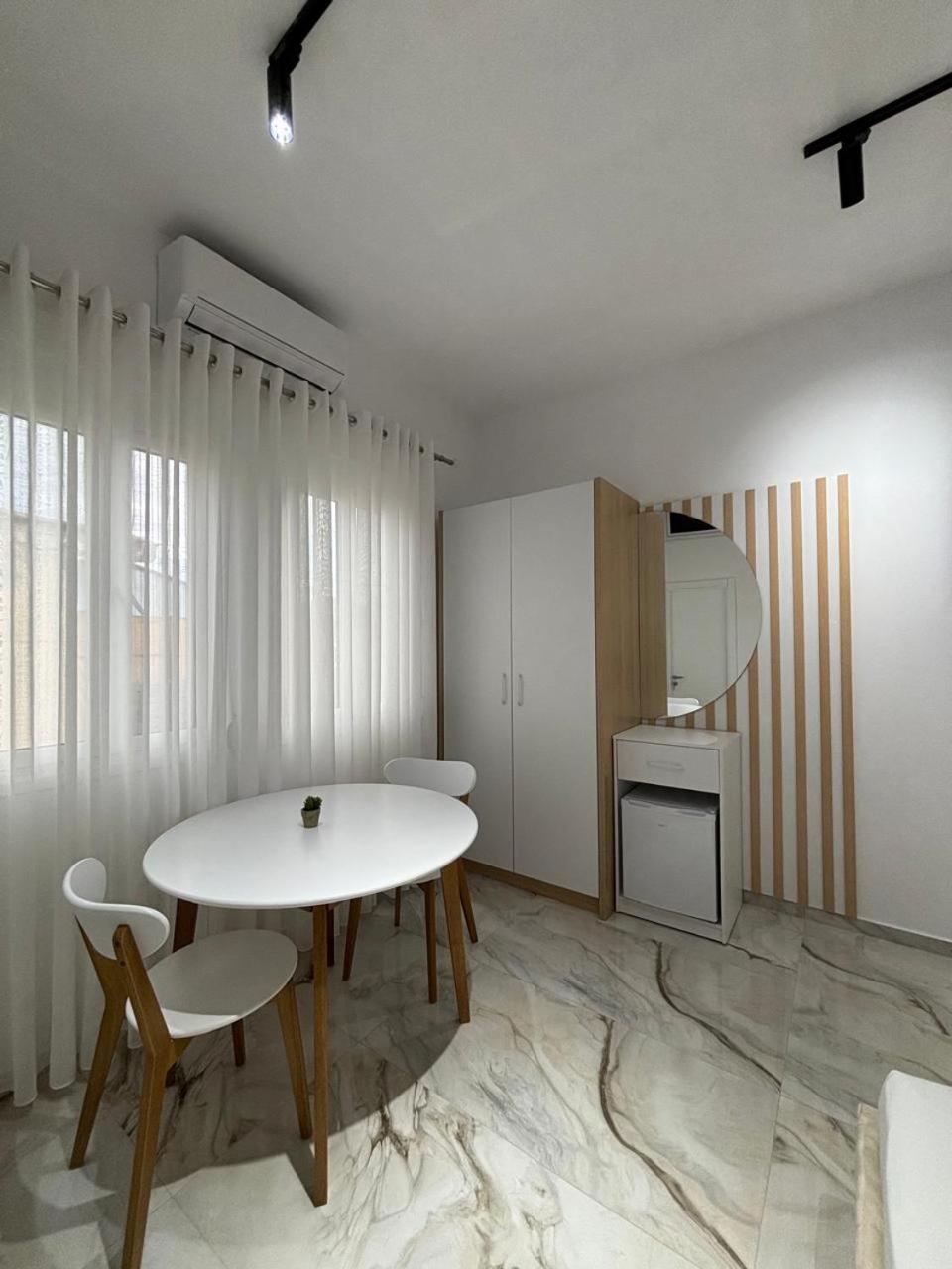 Guest House Adi Hoxha Berat Buitenkant foto