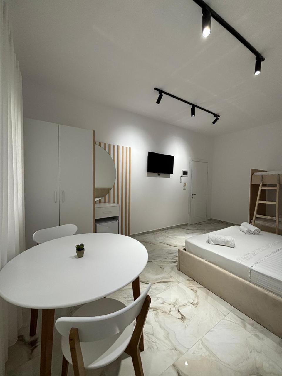 Guest House Adi Hoxha Berat Buitenkant foto