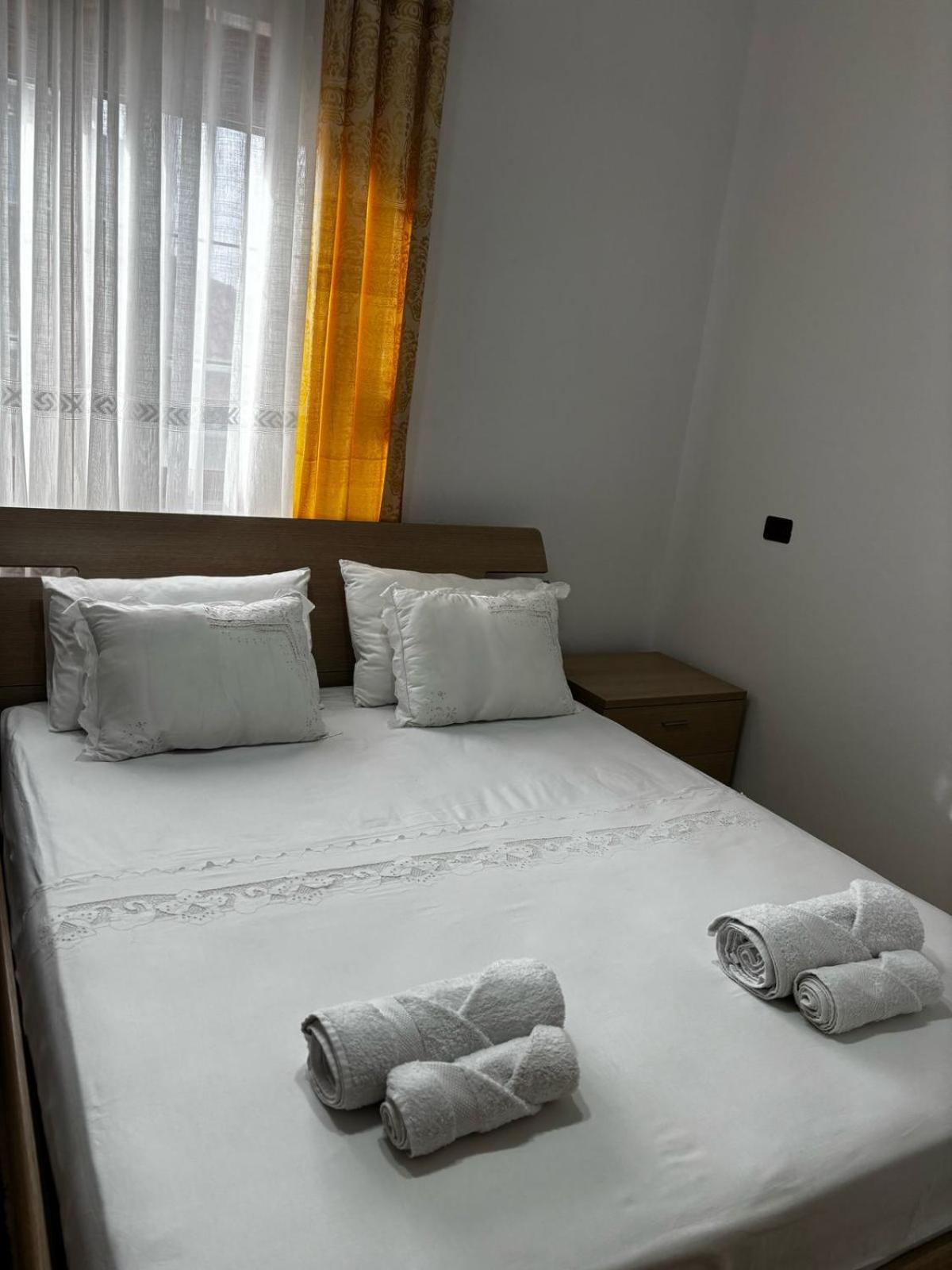 Guest House Adi Hoxha Berat Buitenkant foto