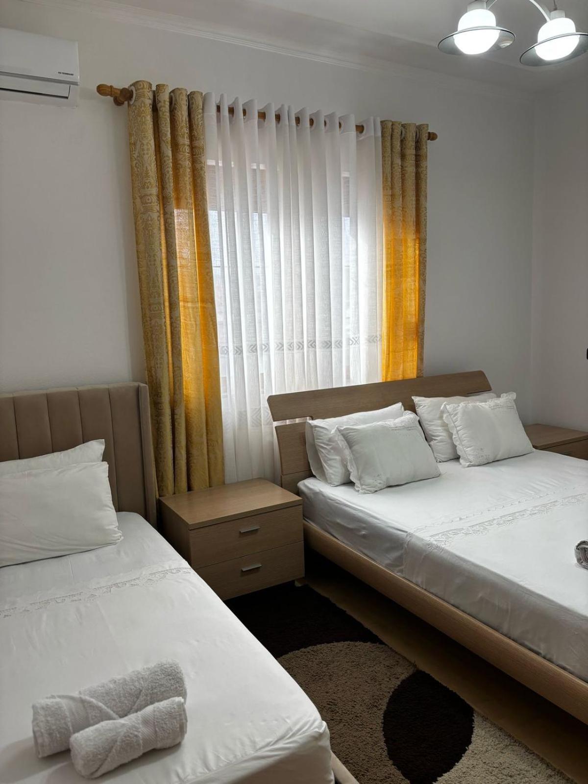 Guest House Adi Hoxha Berat Buitenkant foto