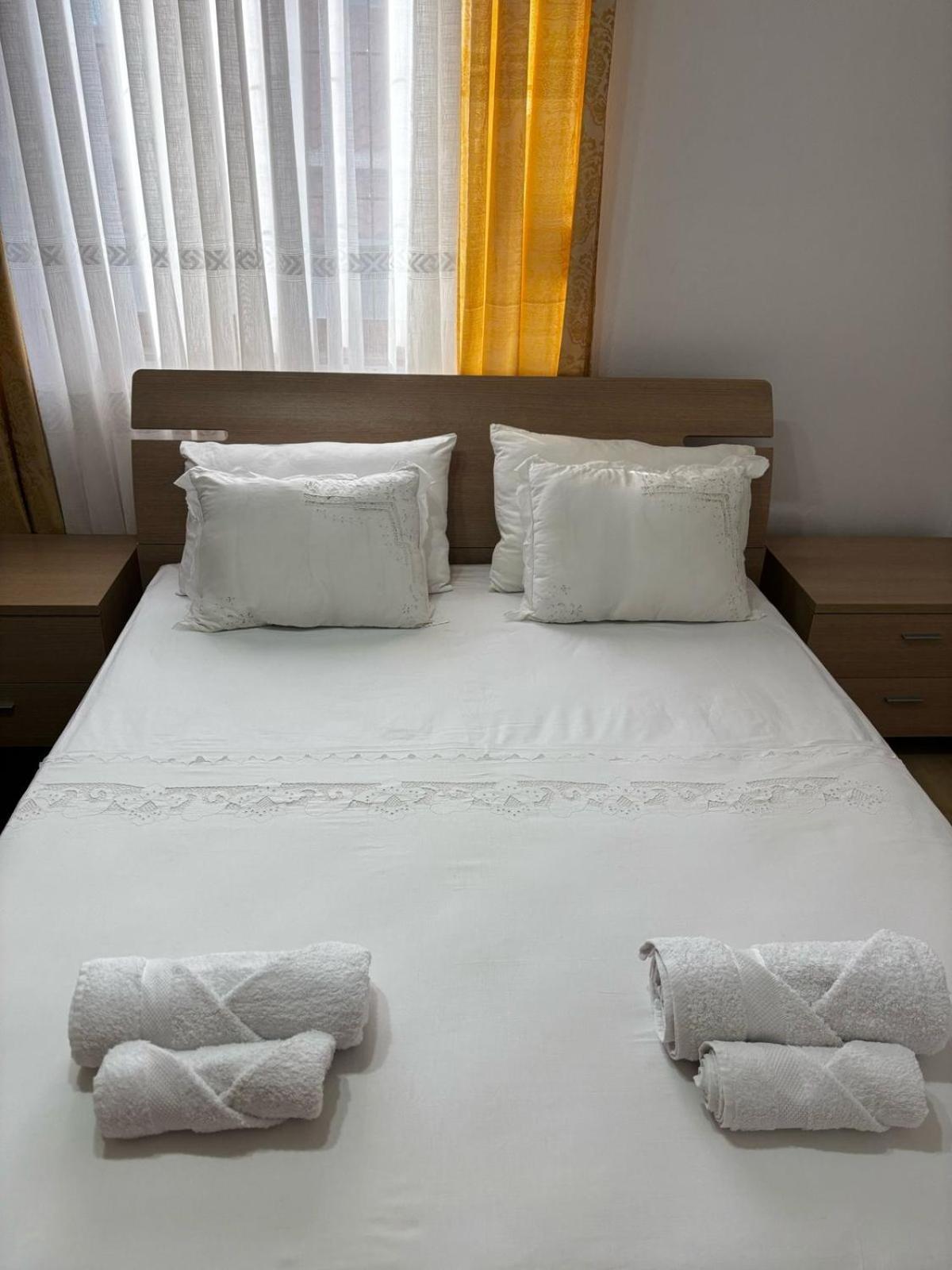Guest House Adi Hoxha Berat Buitenkant foto